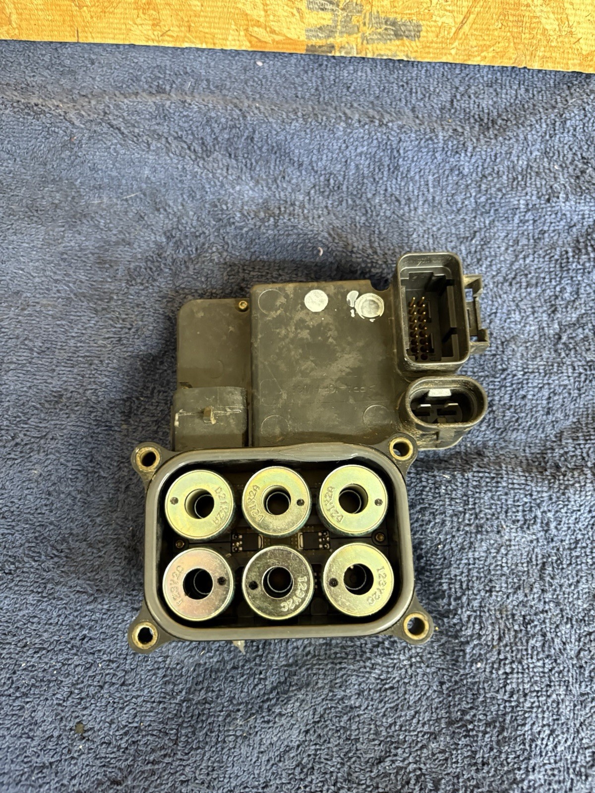 OEM 1998-2004 Isuzu Rodeo ABS Anti-Lock Brake Module 897263884 OEM 1998-2004 Isuzu Rodeo ABS Anti-Lock Brake Module 897263884