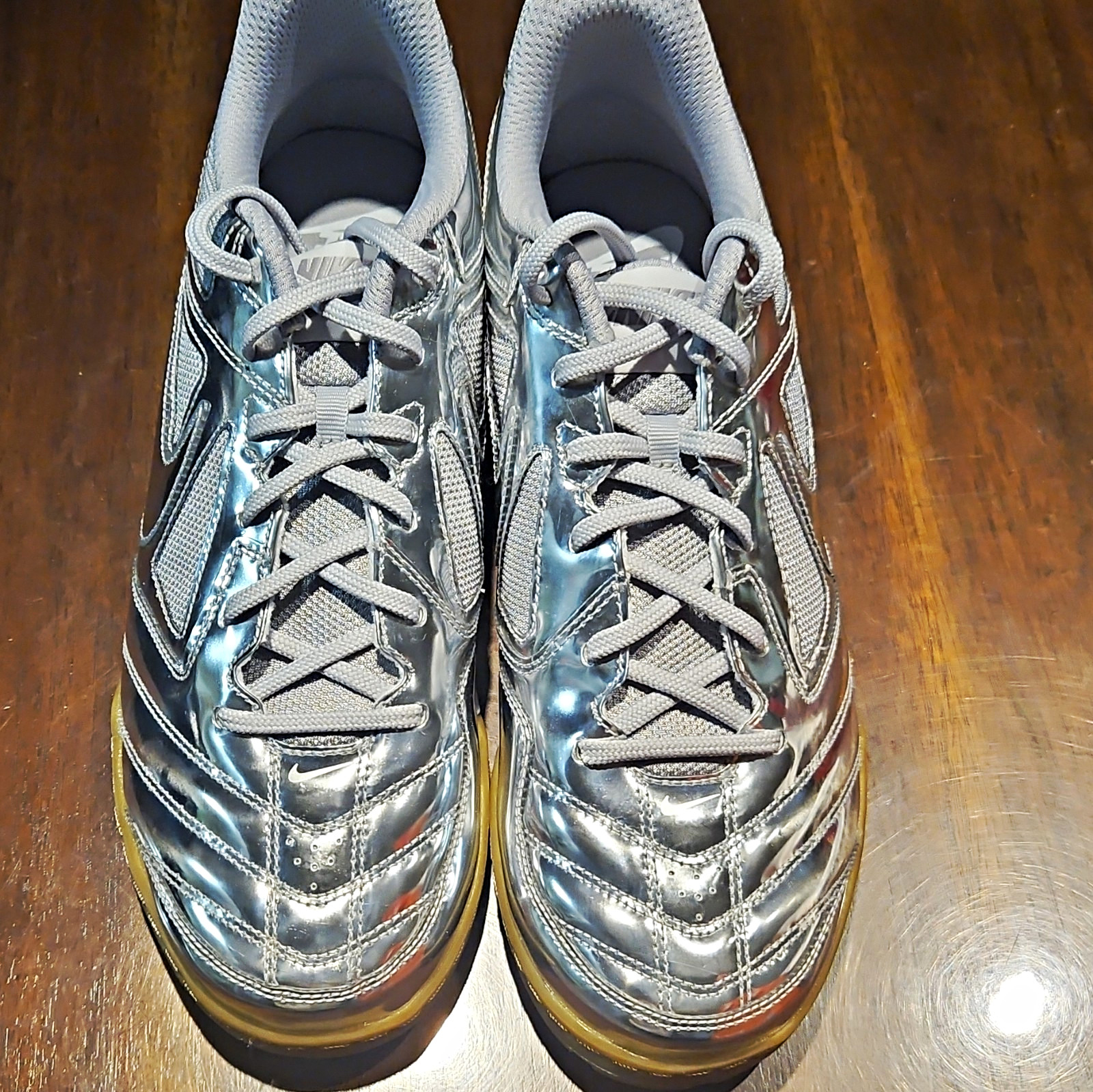 Nike Gato Men’s Low Top Lace Up Sneakers Synthetic Silver/Gray Gum Rubber Sole