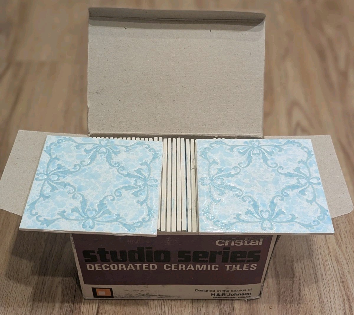 Vintage 70s Box Of 36 H & R Johnson Cristal Blue & White Retro Ceramic Tiles NOS