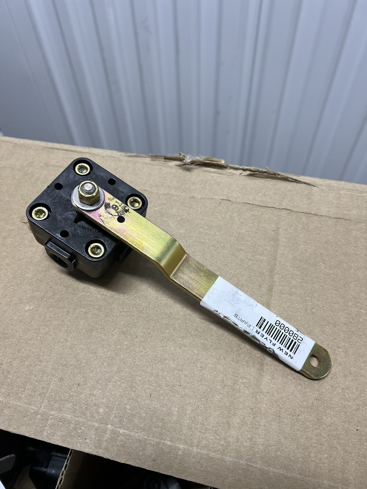 BARKSDALE HEIGHT CONTROL LEVELING VALVE 52321 SERIES TRUCK, TRAILER, BUS 6\
