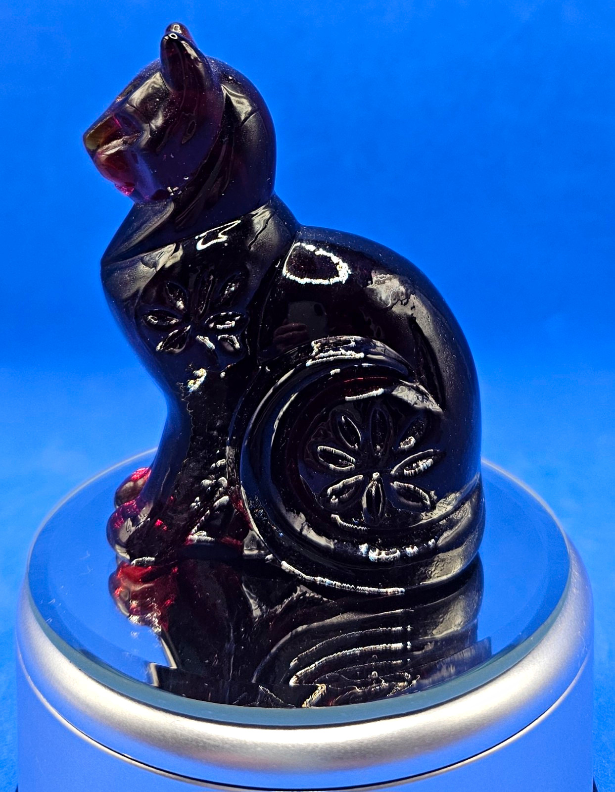 The Franklin Mint Curio Cabinet Cats Ruby Glass Figurine The Franklin Mint Curio Cabinet Cats Ruby Glass Figurine