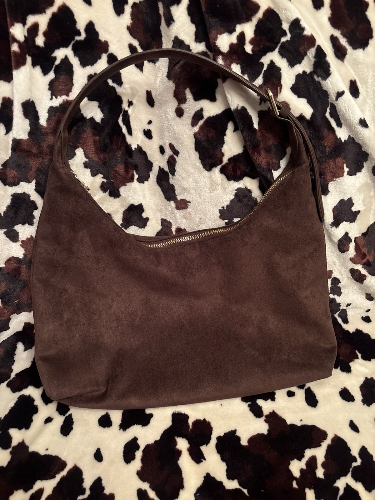 Universal Thread Brown Solid Shoulder Bag Zip Top, Inner Pockets, Gold Hardware Universal Thread Brown Solid Shoulder Bag Zip Top, Inner Pockets, Gold Hardware