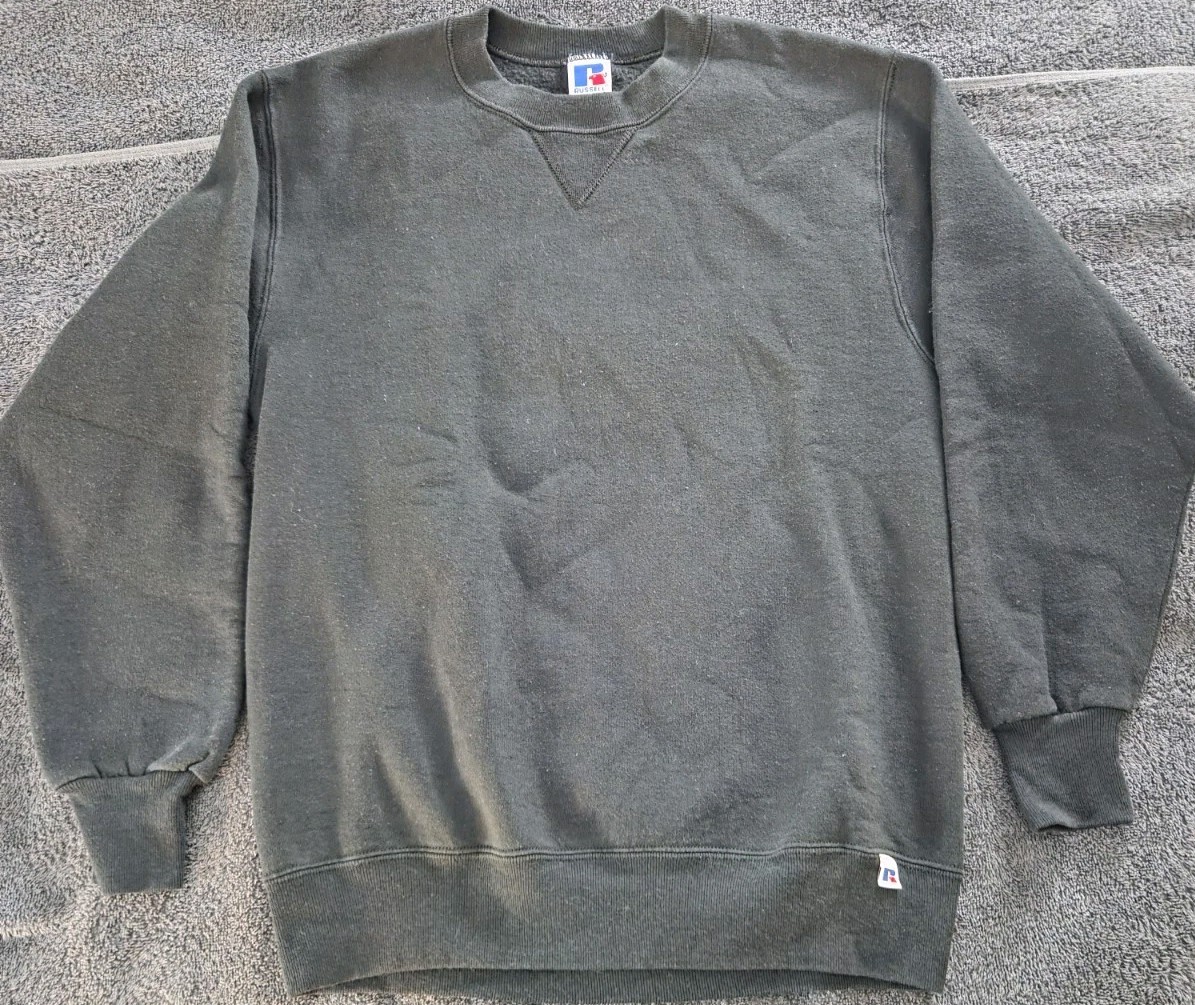 Adult M- Vintage 90’s Russell Athletic USA Black Crewneck Sweatshirt Distressed