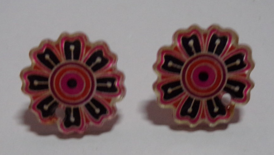 Acrylic Floral Shape Pink & Black Pierced Earrings - New