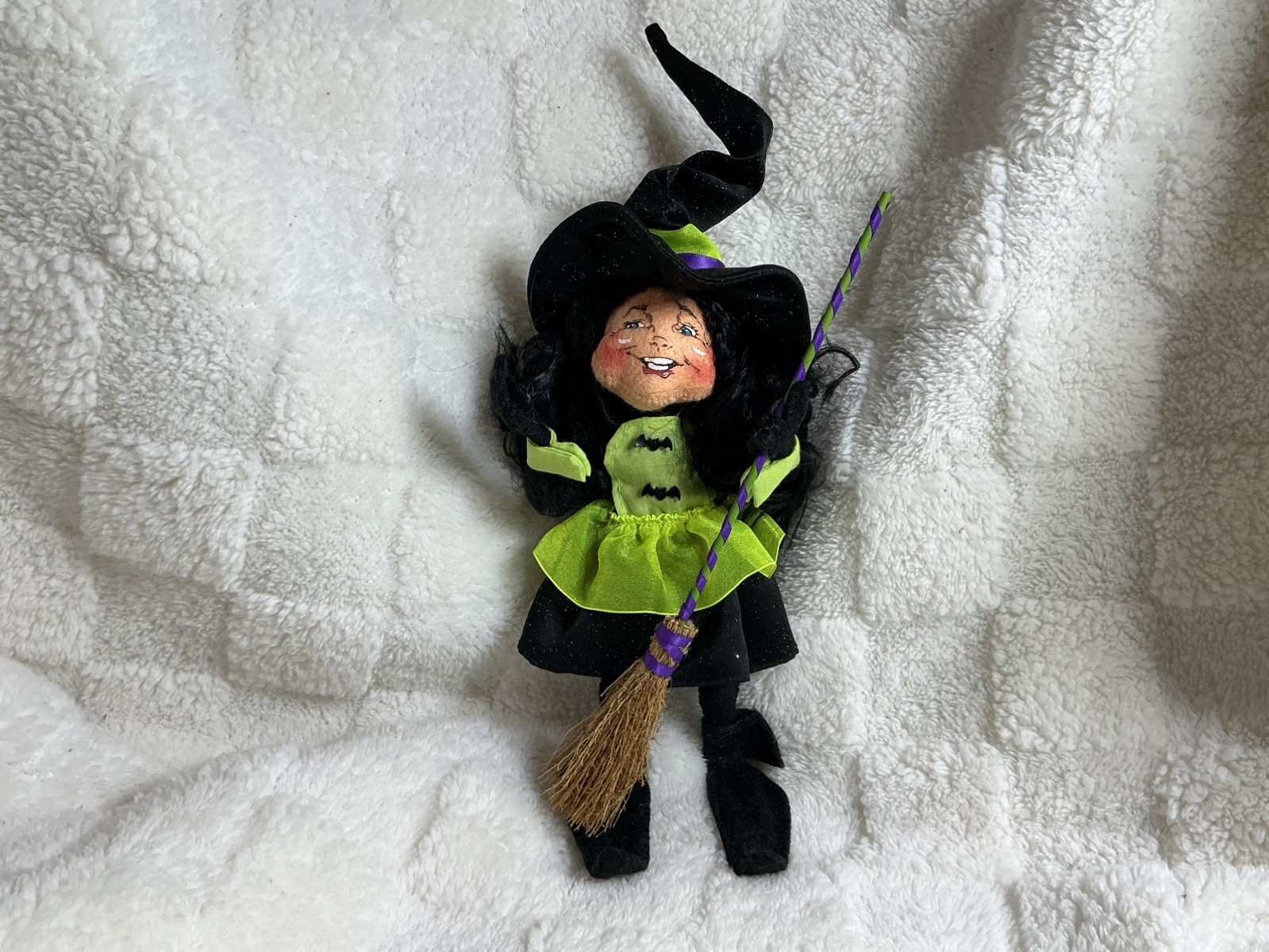 Annalee 2009 Halloween Witch with Green Apron and Broom 13 Inches Tall Doll Annalee 2009 Halloween Witch with Green Apron and Broom 13 Inches Tall Doll
