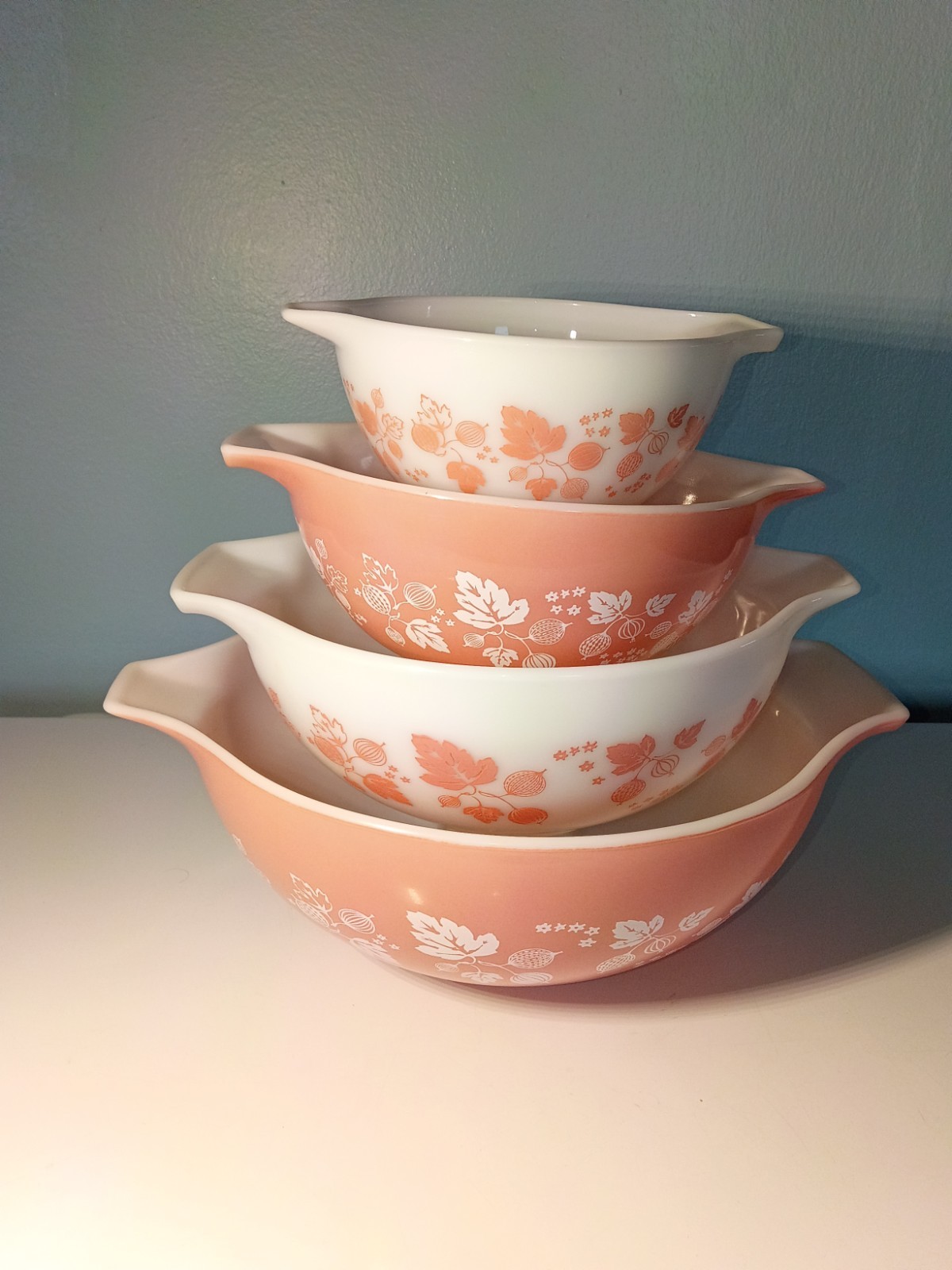 Vintage Pyrex Gooseberry Cinderella 4pc Mixing Nesting Bowl Set Pink/White Glass
