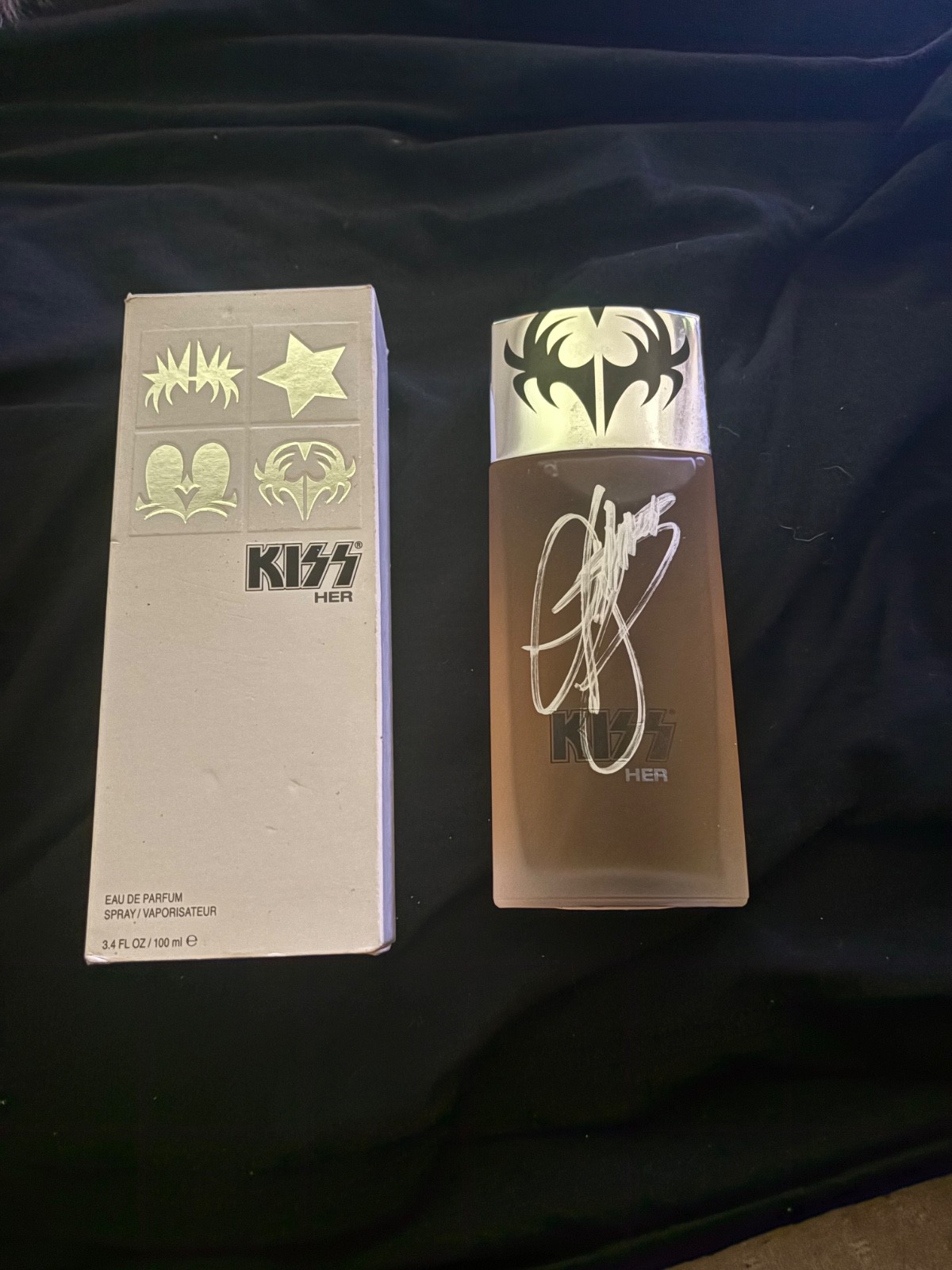 Autograghed Kiss Her Perfume Autograghed Kiss Her Perfume