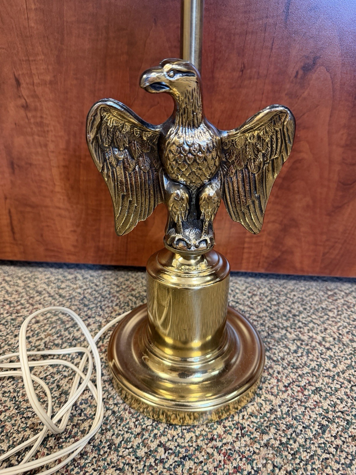 1970\'s Federal Eagle Antiqued Brass Cast Metal Figure Table Desk Lamp WORKING 1970\'s Federal Eagle Antiqued Brass Cast Metal Figure Table Desk Lamp WORKING