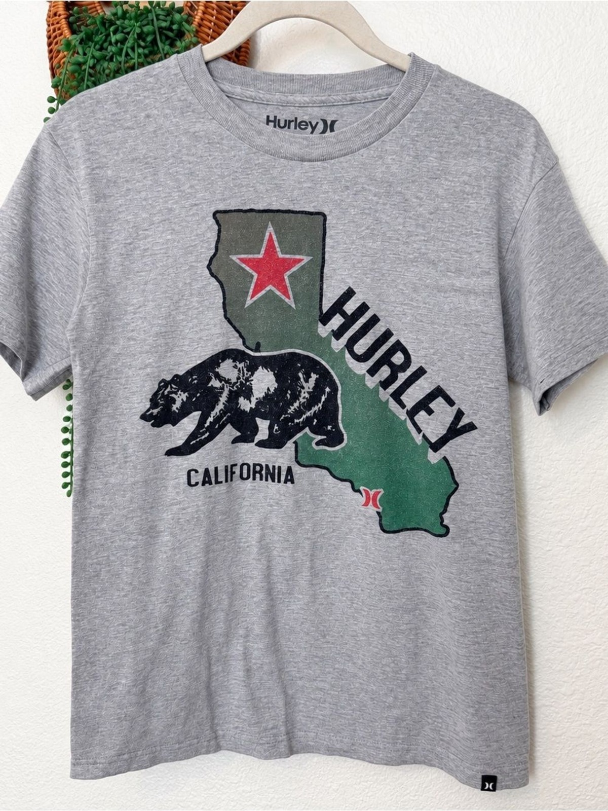 Hurley California men size Small t-shirt Hurley California men size Small t-shirt
