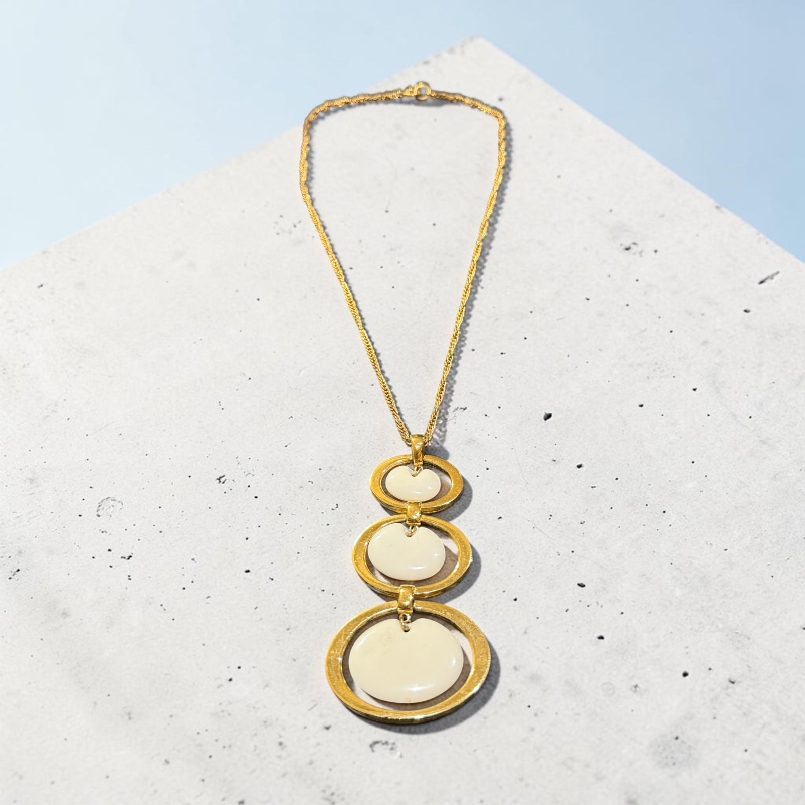 VTG Crown Trifari Lucite large statement pendant necklace gold tone 20\