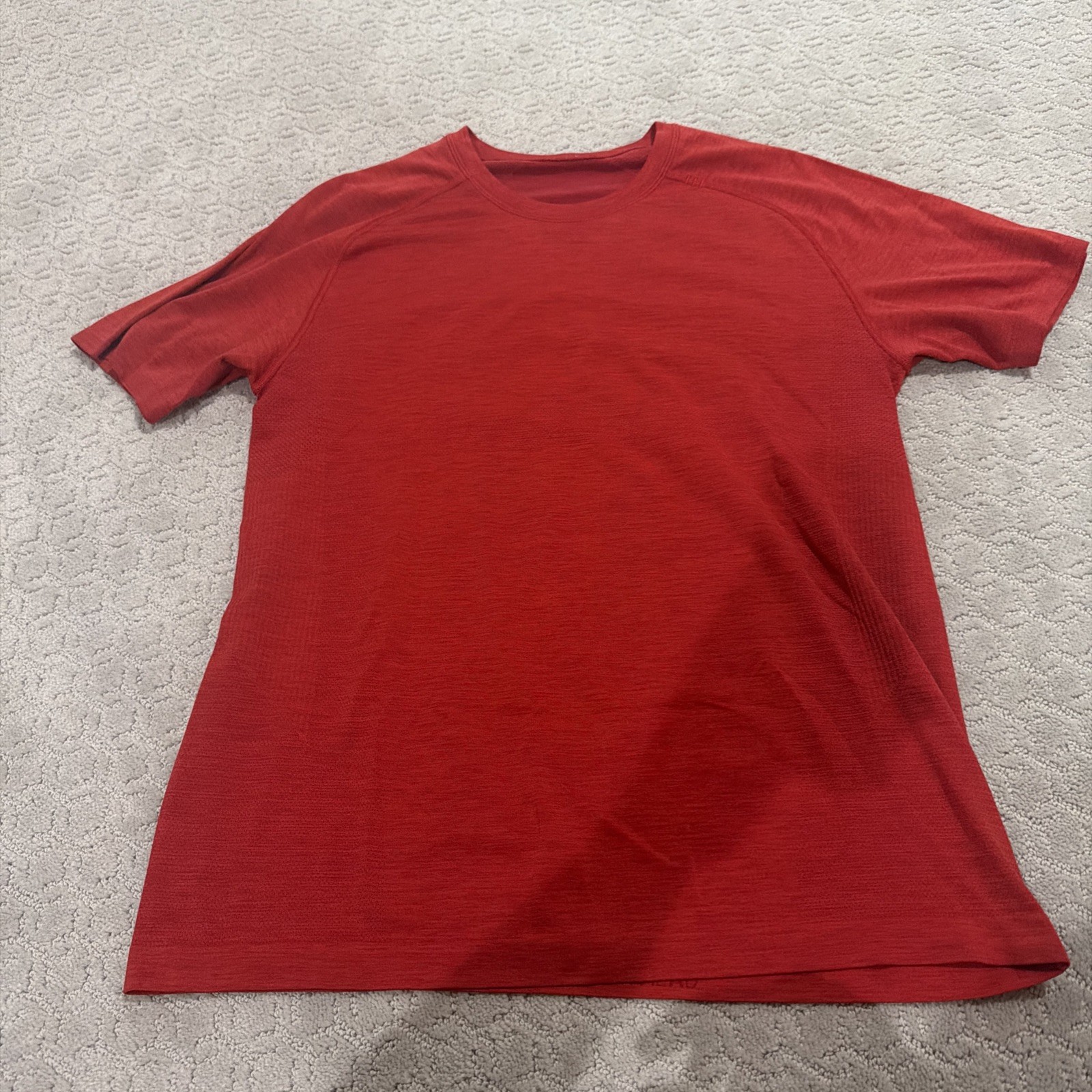 Lululemon Men\'s Metal Vent Tech Short-Sleeve Athletic Shirt - Red Large Lululemon Men\'s Metal Vent Tech Short-Sleeve Athletic Shirt - Red Large