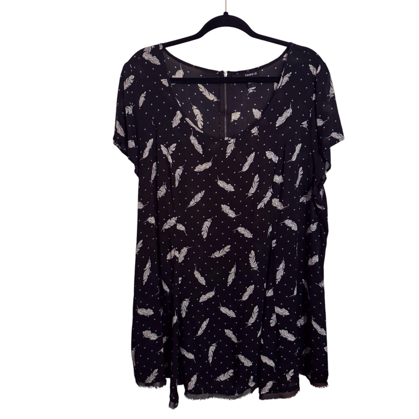 Torrid Size 1X Feather Pattern Tunic Top Short Sleeve Rayon Boho Polka Dot