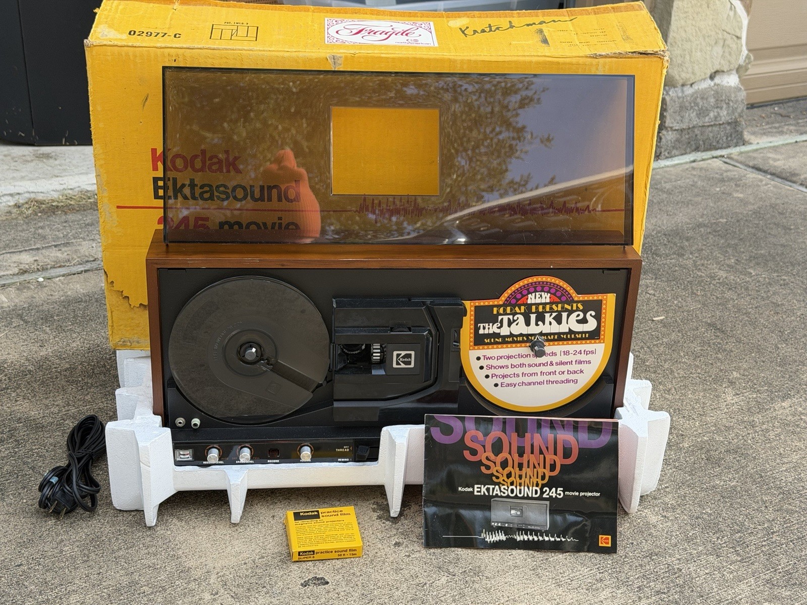 Vintage 1970's Kodak Ektasound 245 Movie Projector Tested & Working Open Box