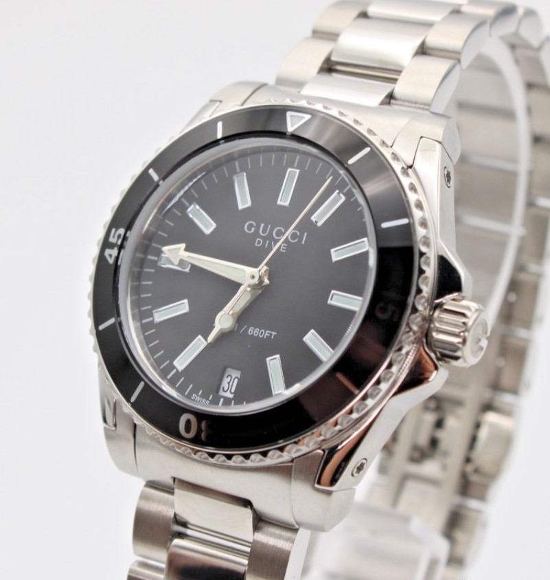 Gucci Dive Watch 32 MM YA136403 Quartz Stainless Steel Black Silver