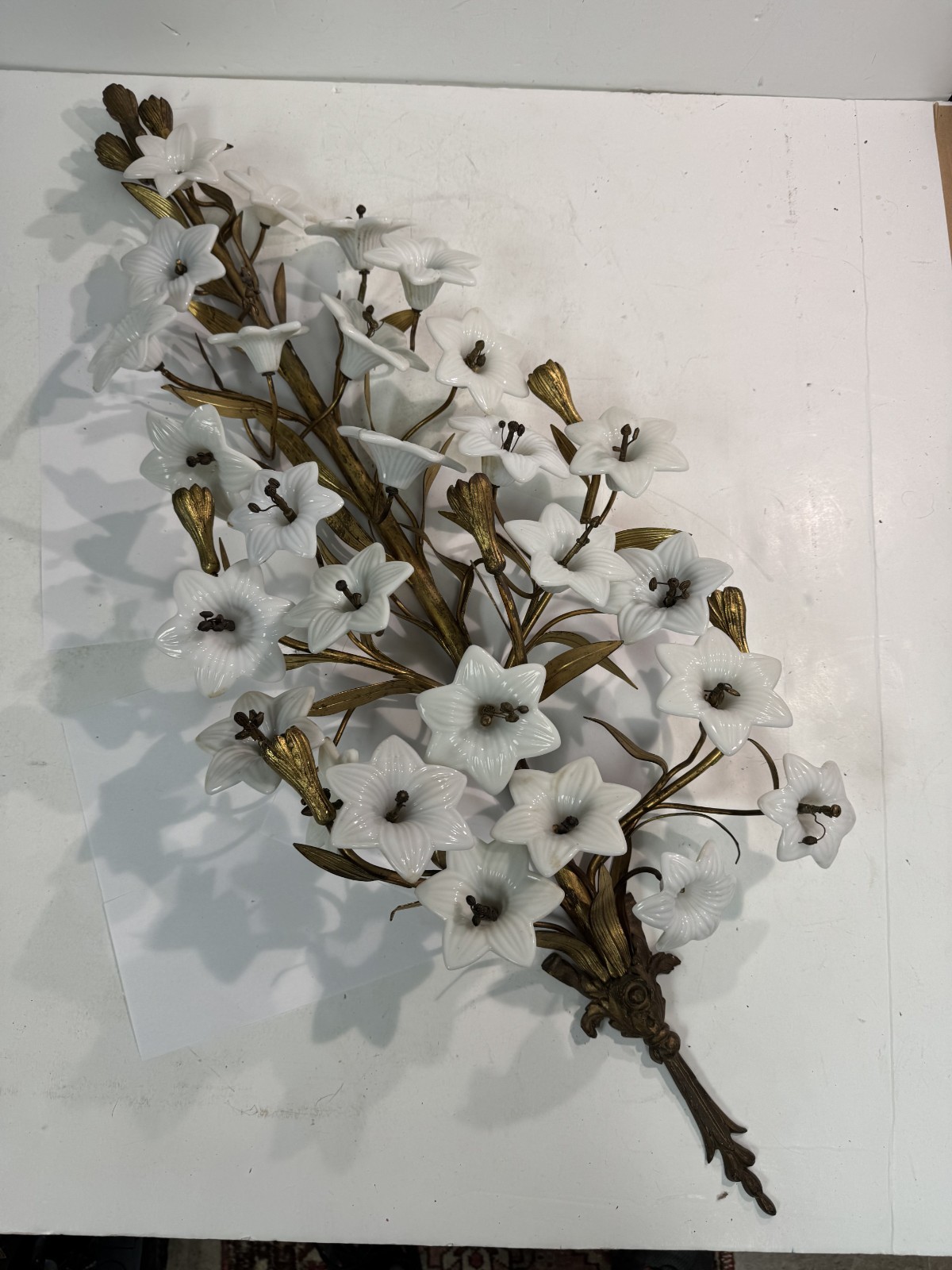 Vtg Italian Style Gilt Brass Wall Sculpture White Milk Glass Lily Flowers 40\