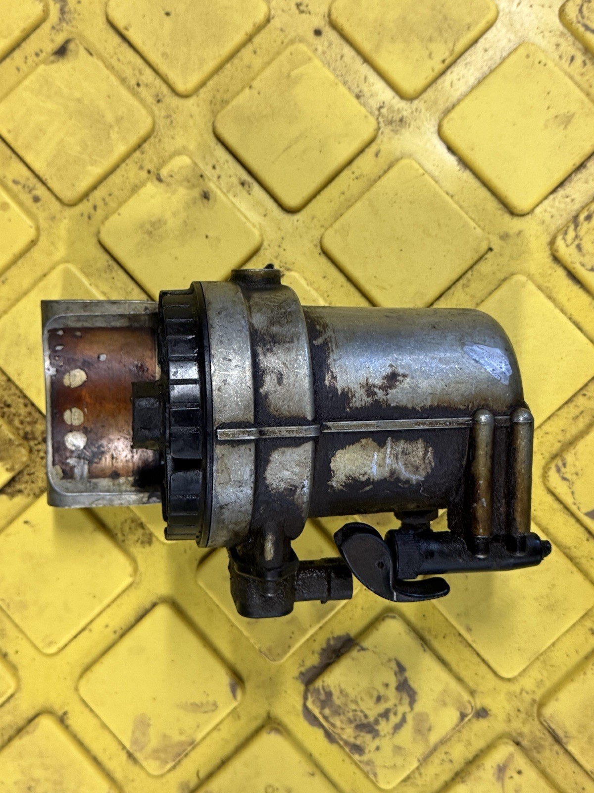 2000-02 Dodge Cummins Fuel Filter Housing Water Separator