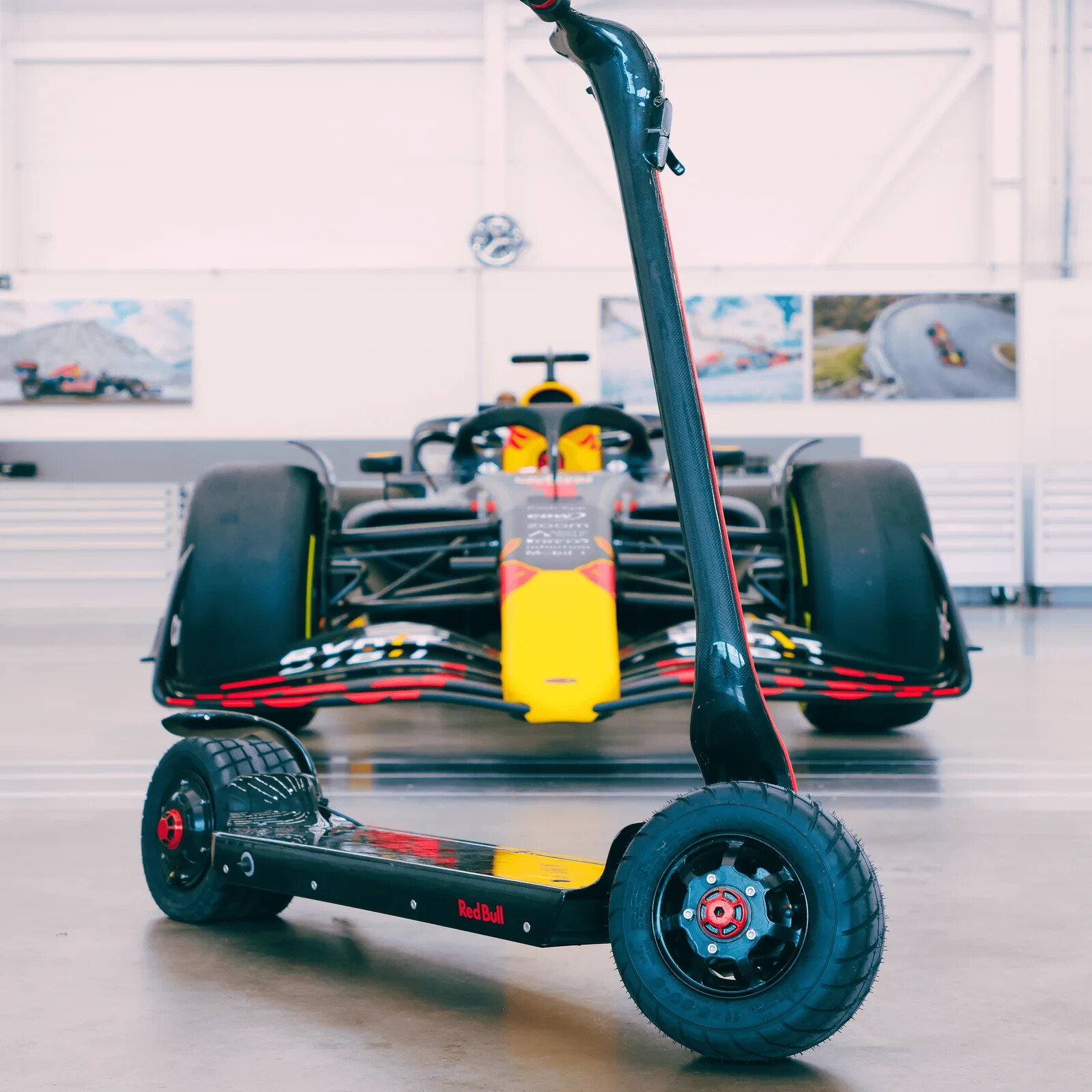 RED BULL Oracle / Formula 1 e-Scooter Carbon Edition BRAND NEW IN BOX