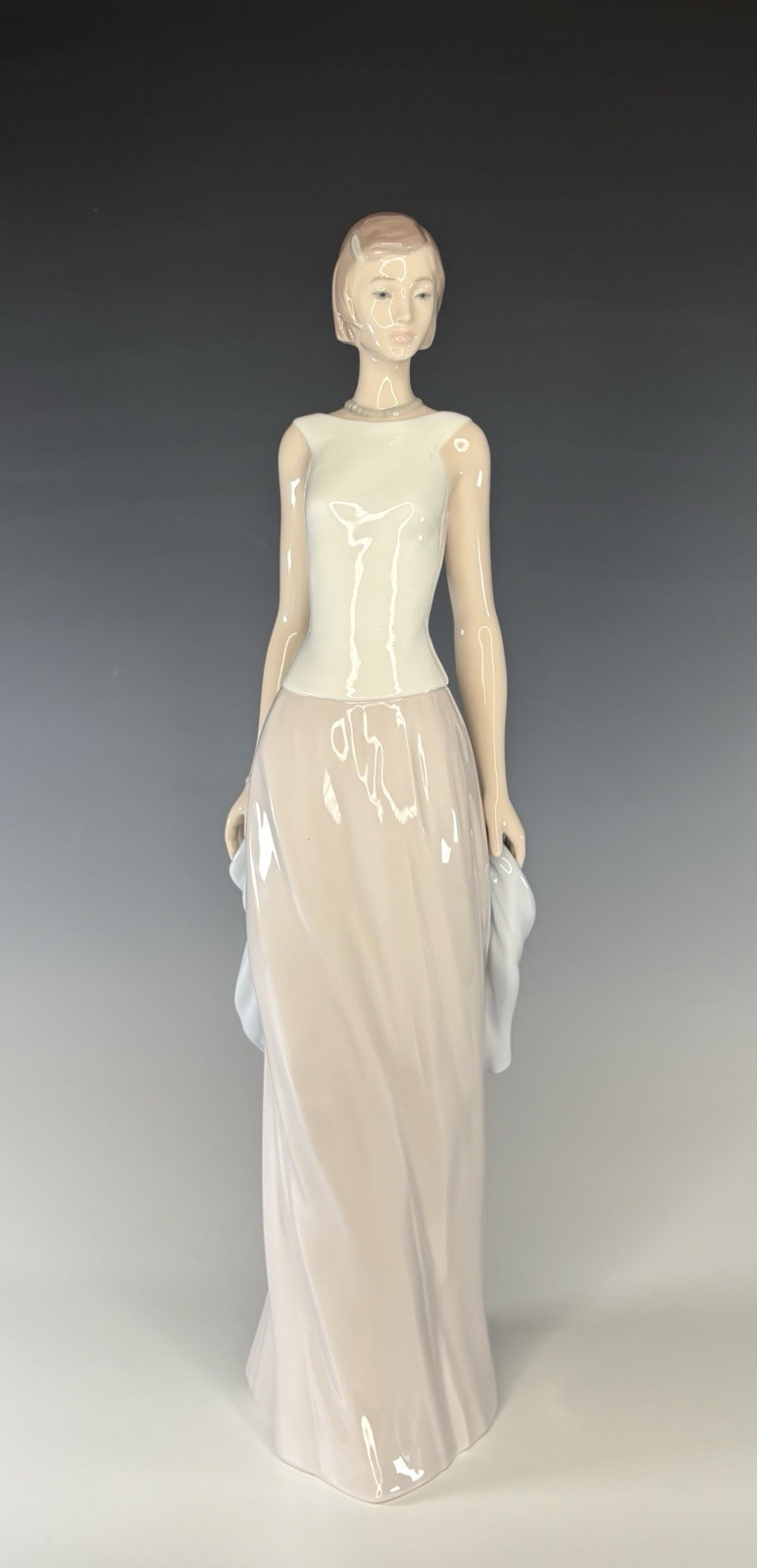 Lladro Figurine 6655 Cocktail Party Woman In Evening Gown 16” Tall Lladro Figurine 6655 Cocktail Party Woman In Evening Gown 16” Tall