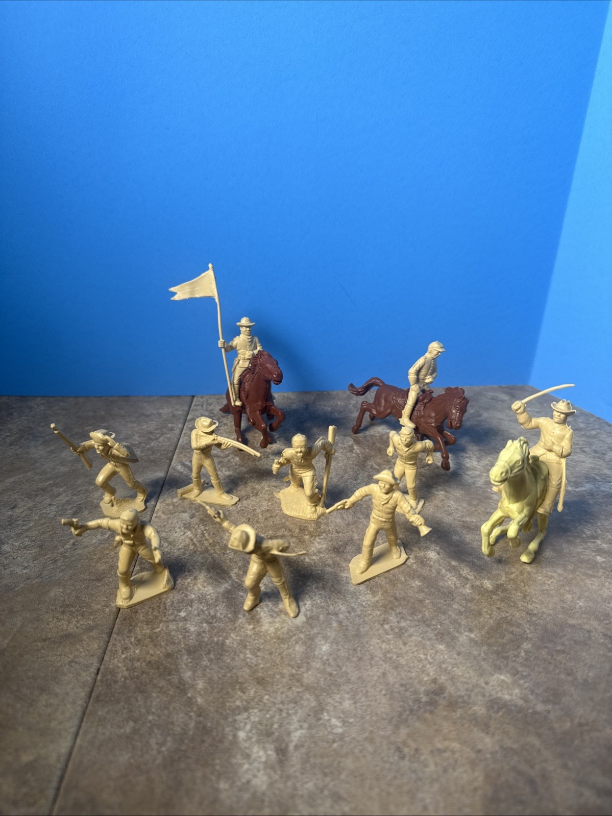 Vintage Marx Calvary Alamo 3540 Fort Dearborn 45mm Figures Set Of 10 Beige Vintage Marx Calvary Alamo 3540 Fort Dearborn 45mm Figures Set Of 10 Beige
