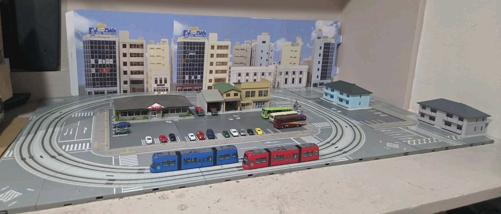 KATO N scale V50 Unitram Layout.  With Trams Buildings And Dual Adapter 40-800 