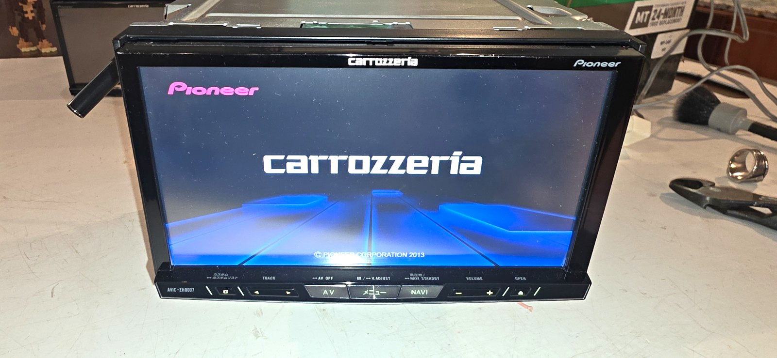 Pioneer Carrozzeria AVIC-ZH0007 2 DIN 7in Touchscreen GPS HDMI DVD Pioneer Carrozzeria AVIC-ZH0007 2 DIN 7in Touchscreen GPS HDMI DVD