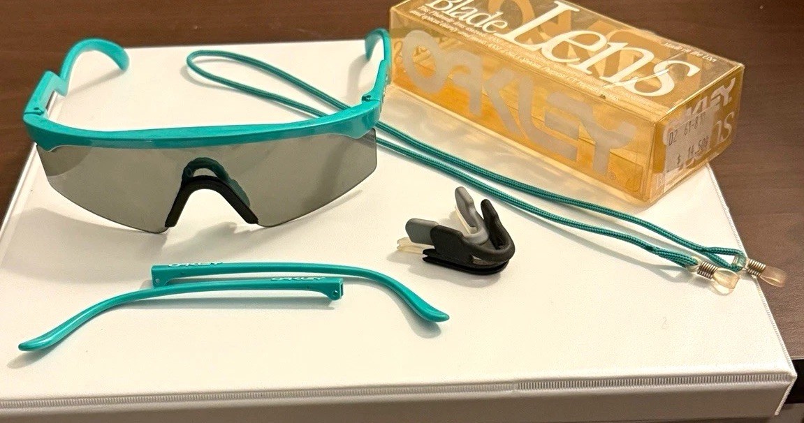 Oakley razor blades 88’/89’ teal unisex sunglasses with accessories vintage