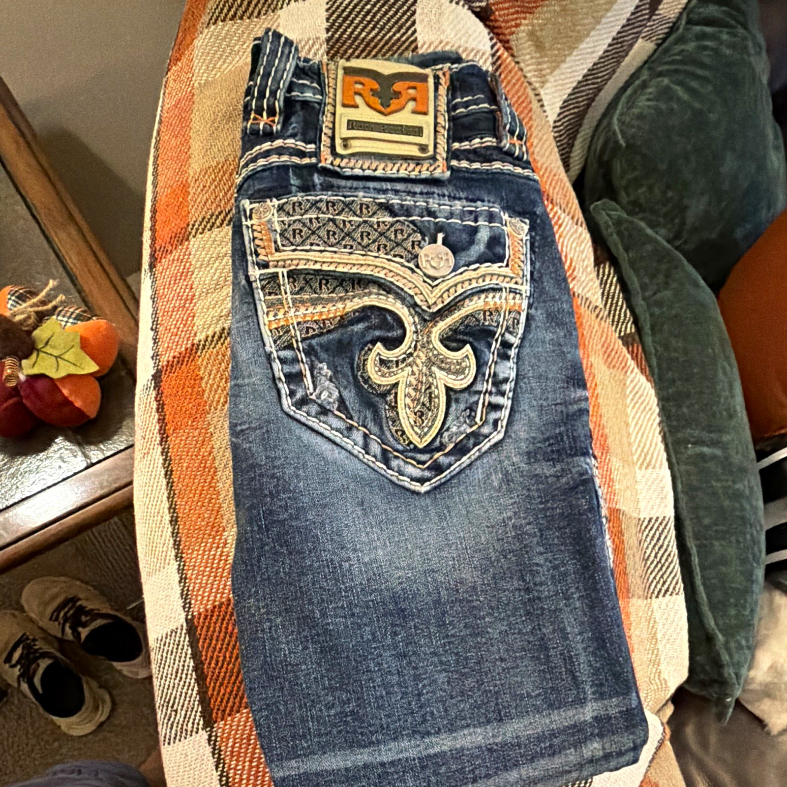 Rock Revival Men’s Blue Denim Slim Straight Jeans Mid Rise Embroidered Logo Rock Revival Men’s Blue Denim Slim Straight Jeans Mid Rise Embroidered Logo