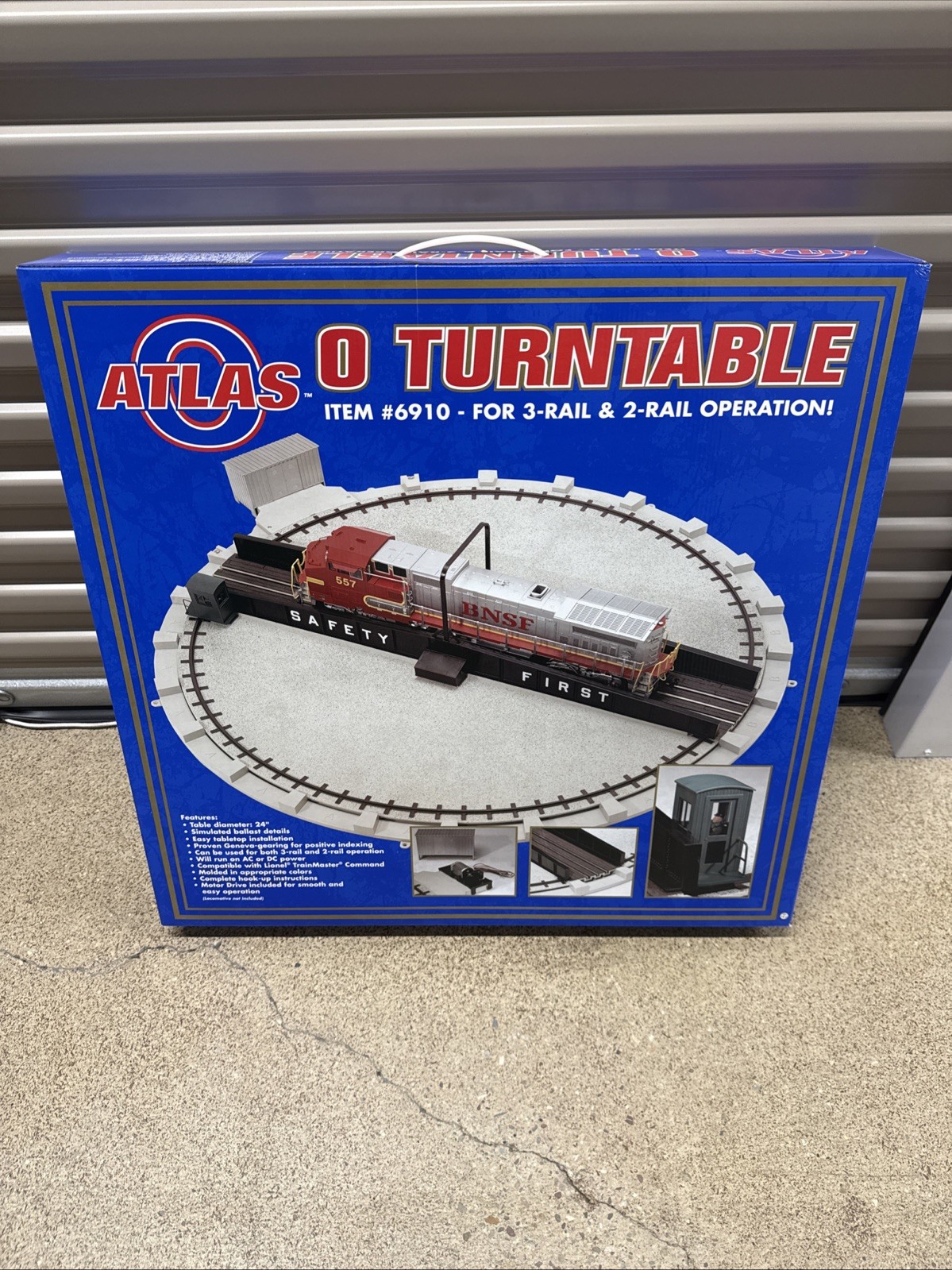Atlas 6910 O Gauge Motorized 24 Inch Turntable LN/Box