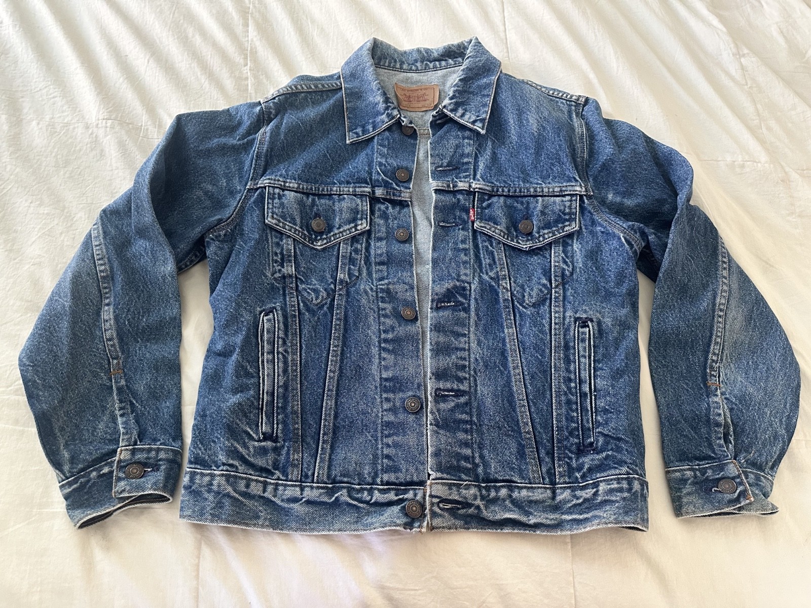 VINTAGE LEVI\'S STRAUSS & CO. JEAN JACKET STYLE NO#70506-0216 SIZE 40R VINTAGE LEVI\'S STRAUSS & CO. JEAN JACKET STYLE NO#70506-0216 SIZE 40R