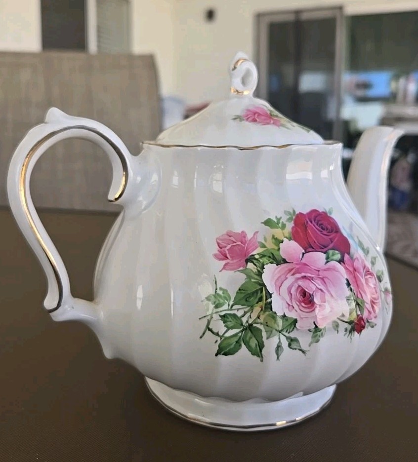 Vintage Sadler England White with Pink Roses .