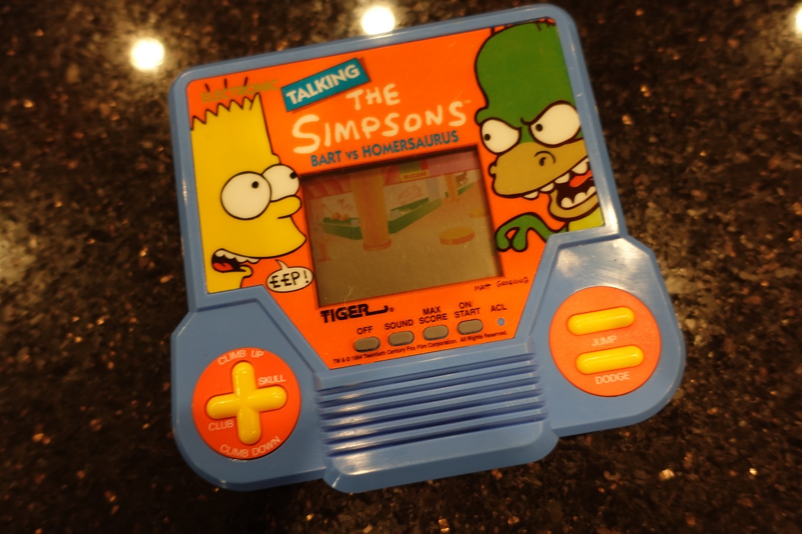 Vintage THE SIMPSONS   TIGER Handheld Electronic Tabletop Video game D8 TALKING
