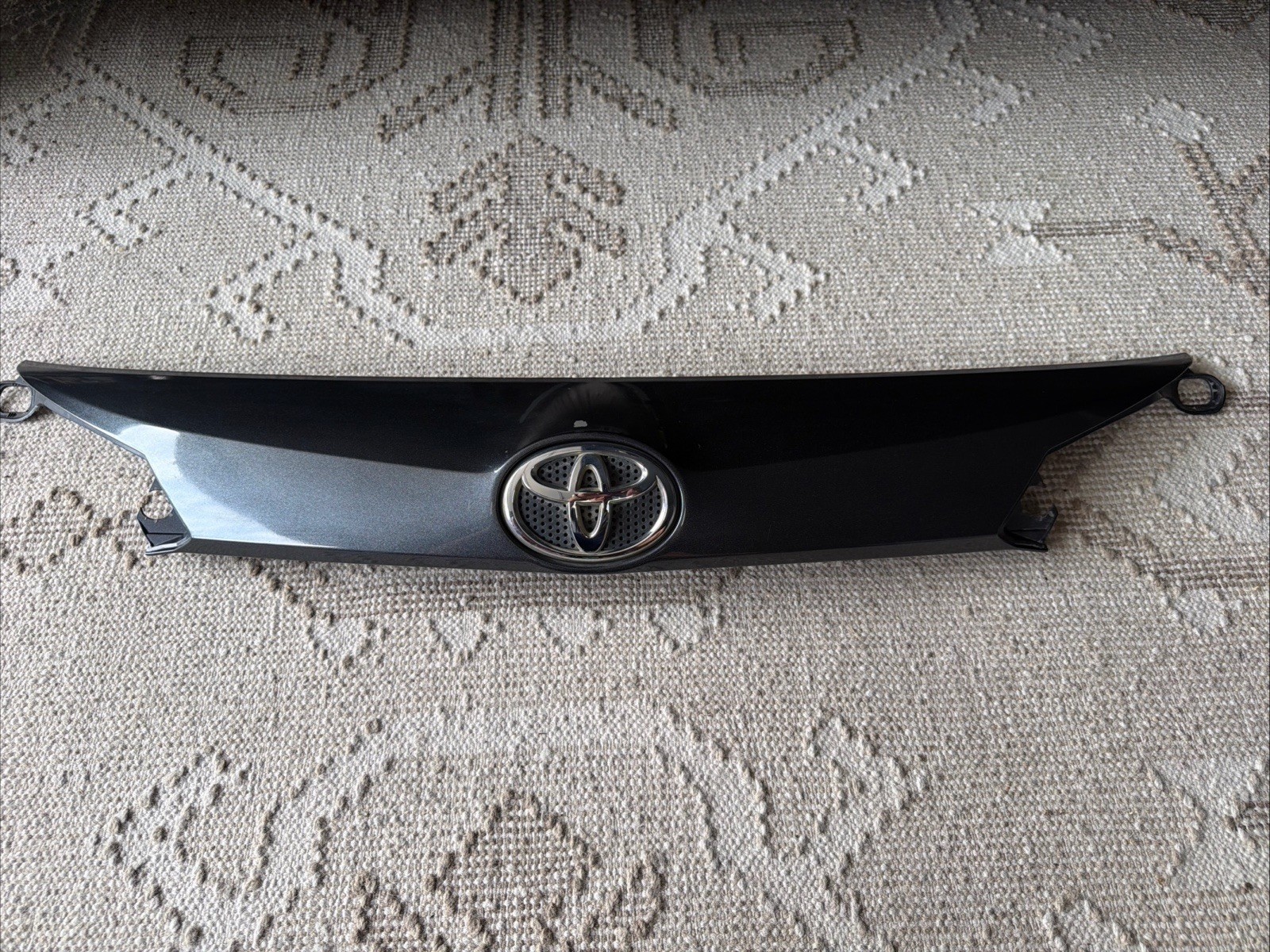 OEM 2013 - 2018 Toyota Rav4 Rear Liftgate Molding Finish Panel gray OEM 2013 - 2018 Toyota Rav4 Rear Liftgate Molding Finish Panel gray