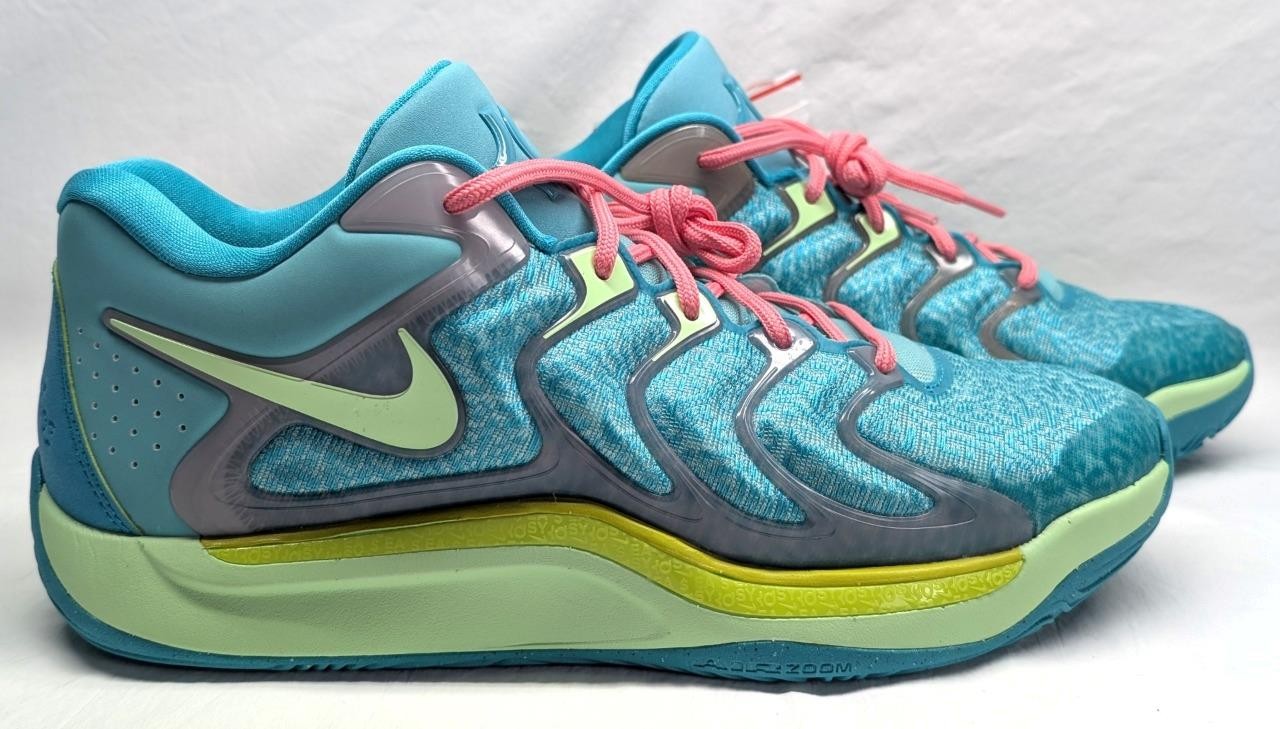 Men\'s Kevin Durant KD 17 - Jonquel Jones / Bahamas - Size 13.5 - New