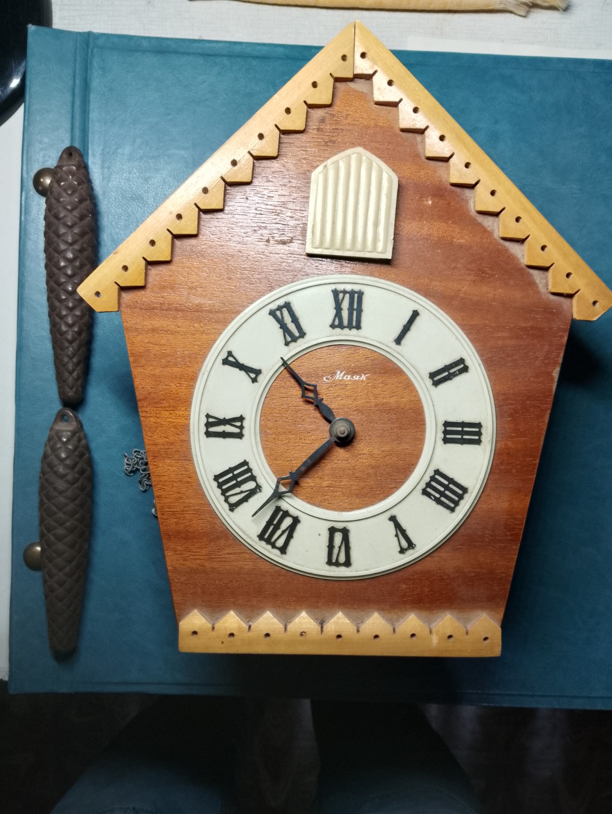 MAYAK MAJAK VINTAGE BAKELITE CUCKOO CLOCK SOVIET USSR WORKING MAYAK MAJAK VINTAGE BAKELITE CUCKOO CLOCK SOVIET USSR WORKING