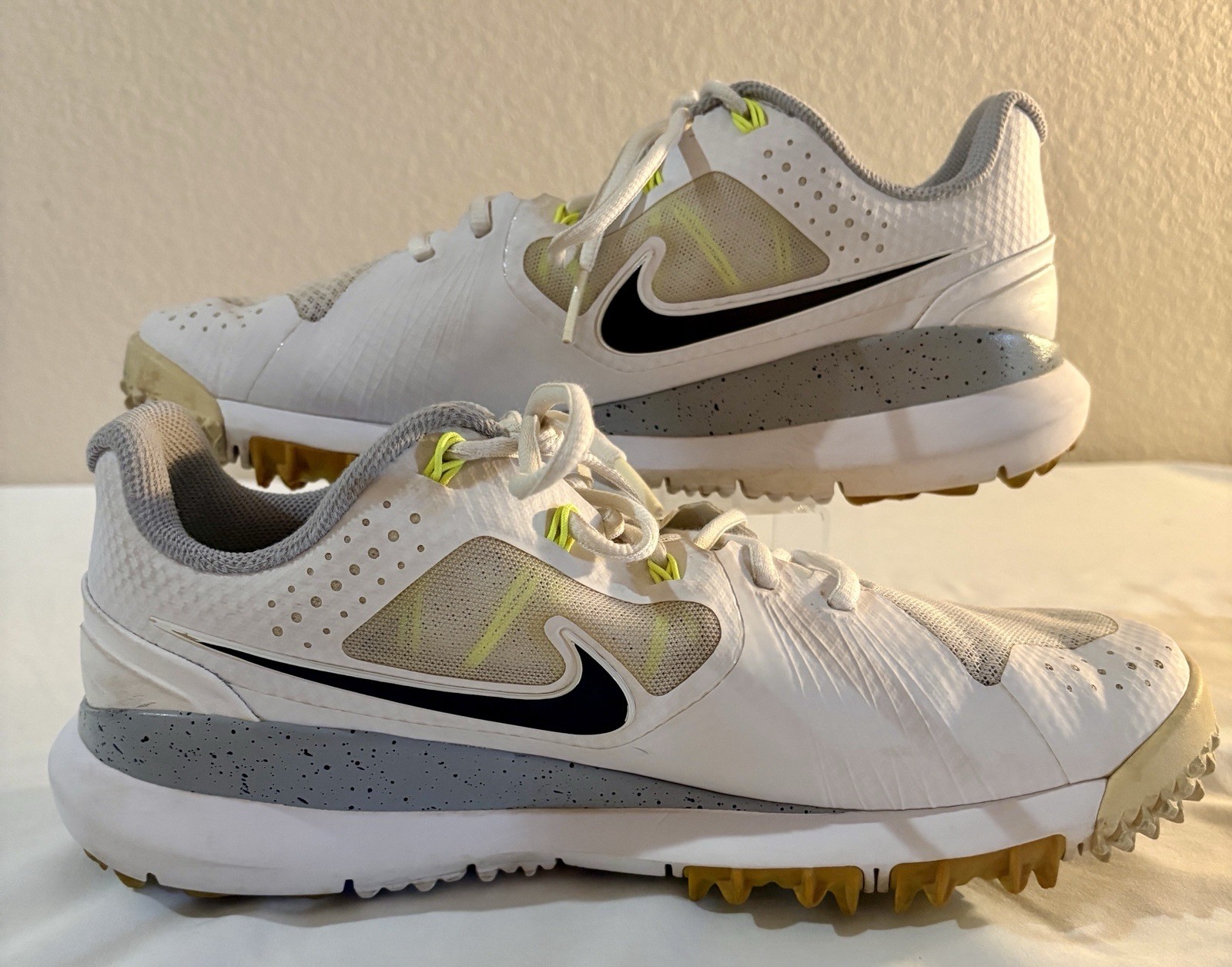 Nike Tiger Woods TW 2014 Volt 652627-100 Spikeless Golf Shoe Cleat Mens Size 9.5