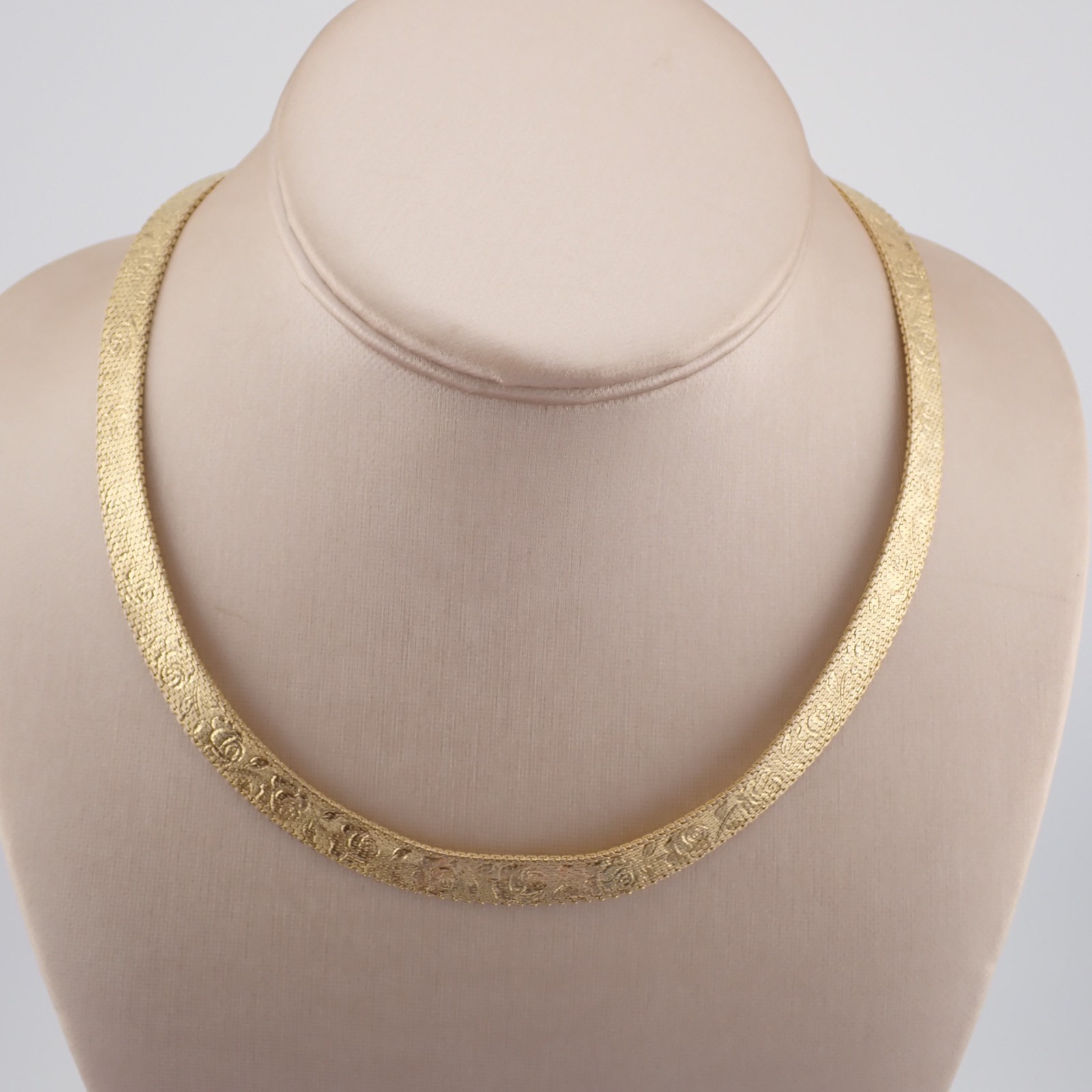 Vintage Monet Etched Pattern 8mm Gold Tone 16\