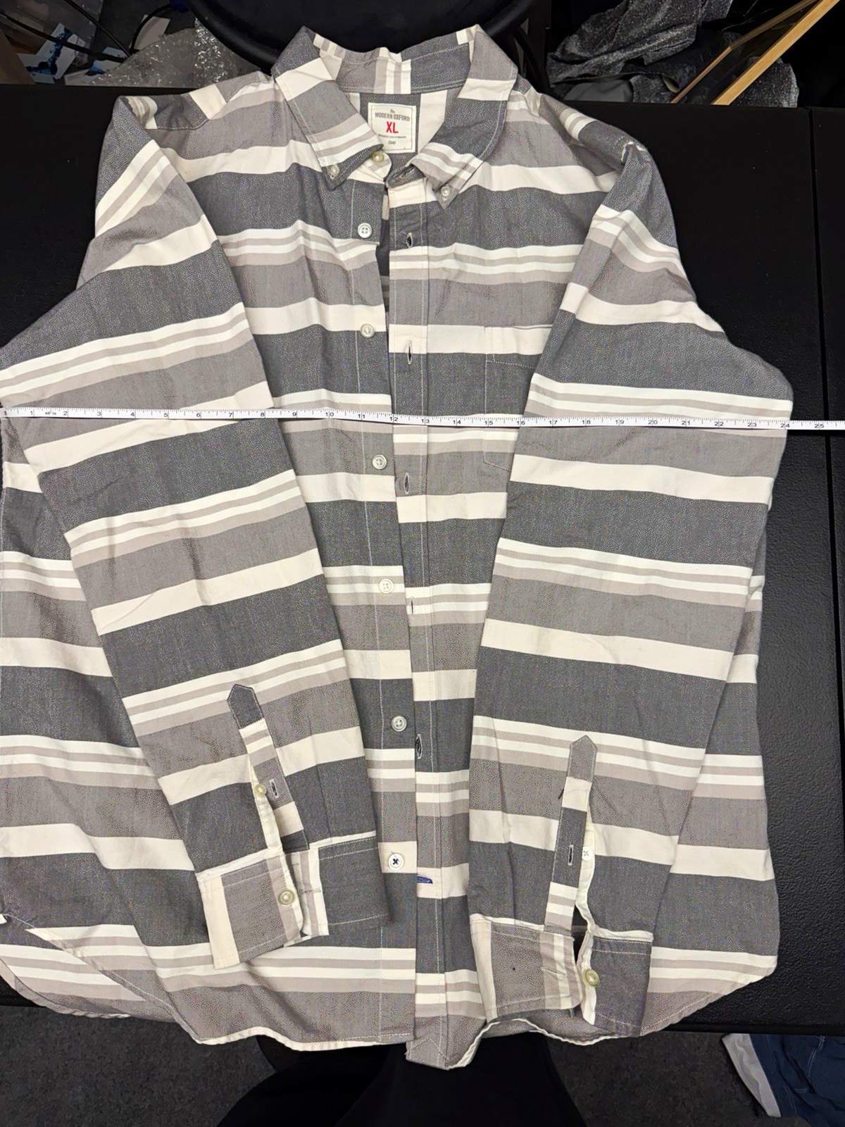 Gap The Modern Oxford Men\'s XL Gray/White Striped Button-Down Long Sleeve