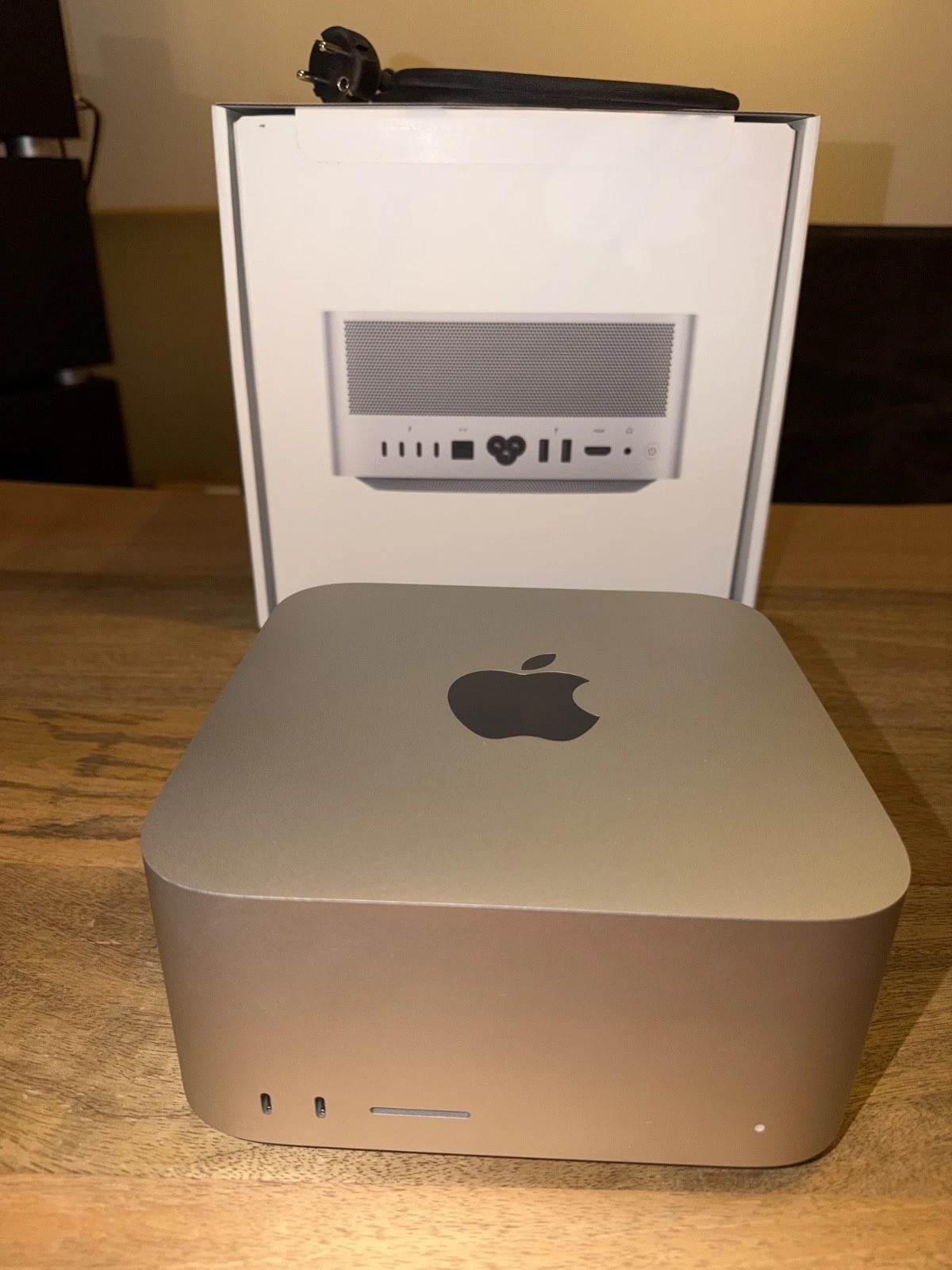 Mac Studio M3 Ultra 256GB RAM / 4TB Storage / 32C CPU - 80C GPU Good