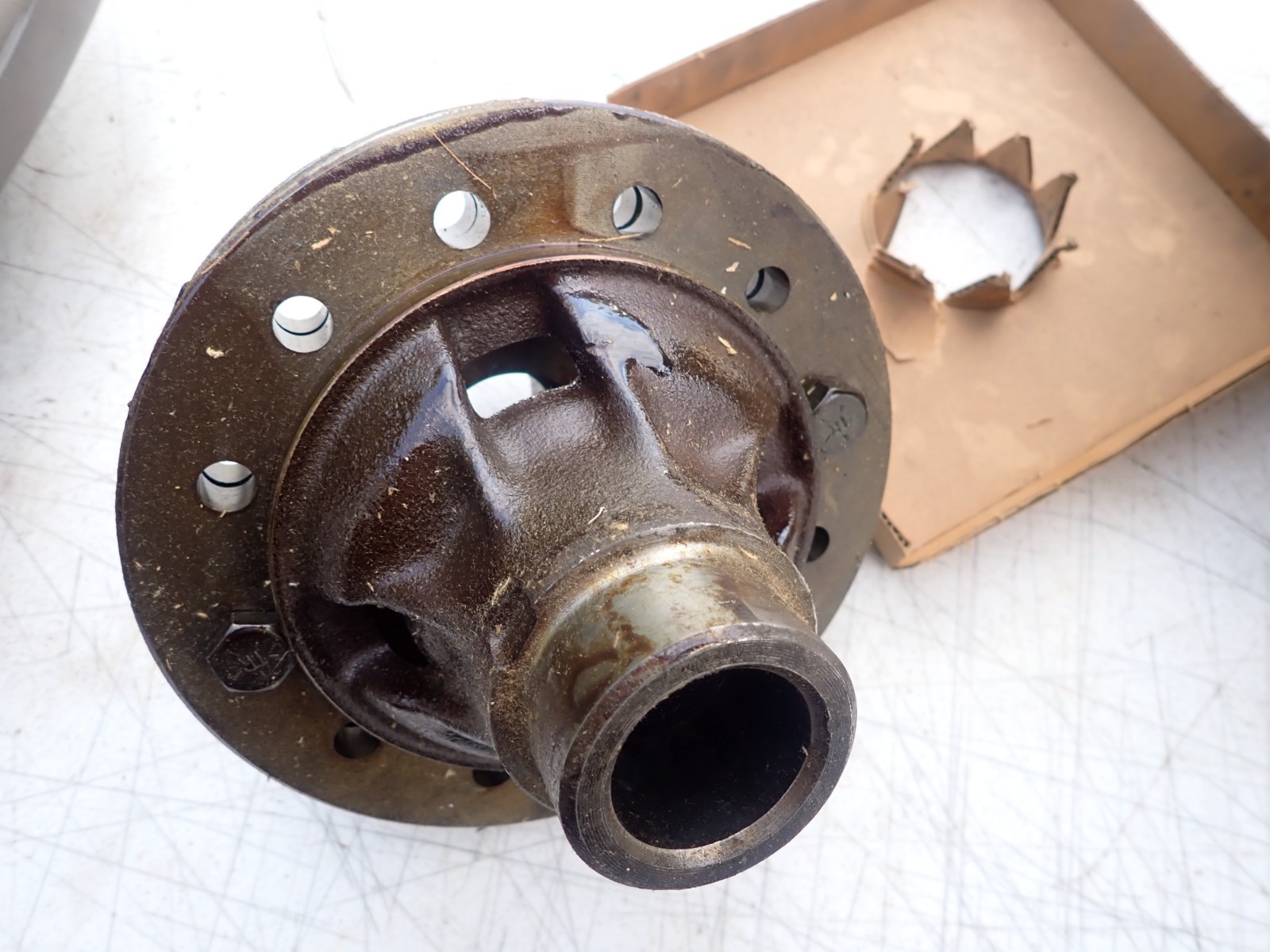 NOS GM Chevrolet 1946 -1962 Differential Case Assembly GM # 609803 12 Bolt