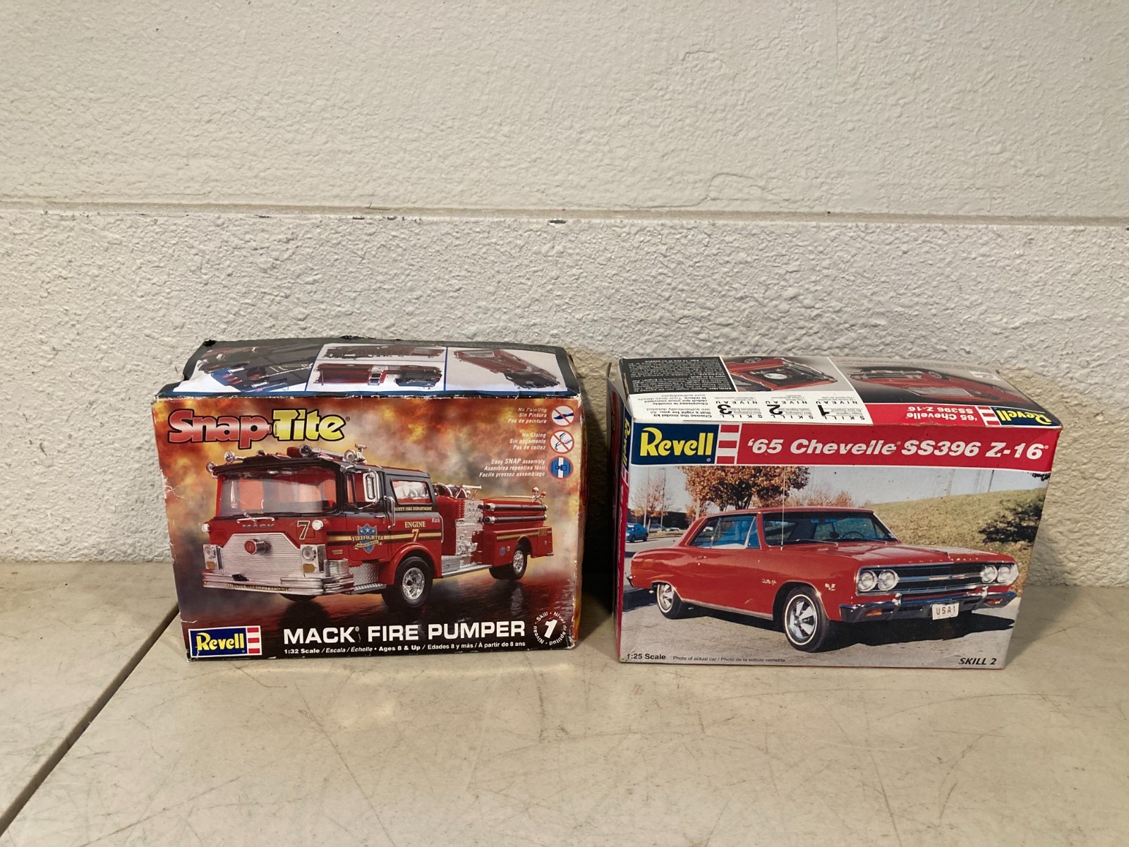 Lot of 2 Revell Snap-Tite Mack Fire Truck Pumper 1/32 Scale Model Kits