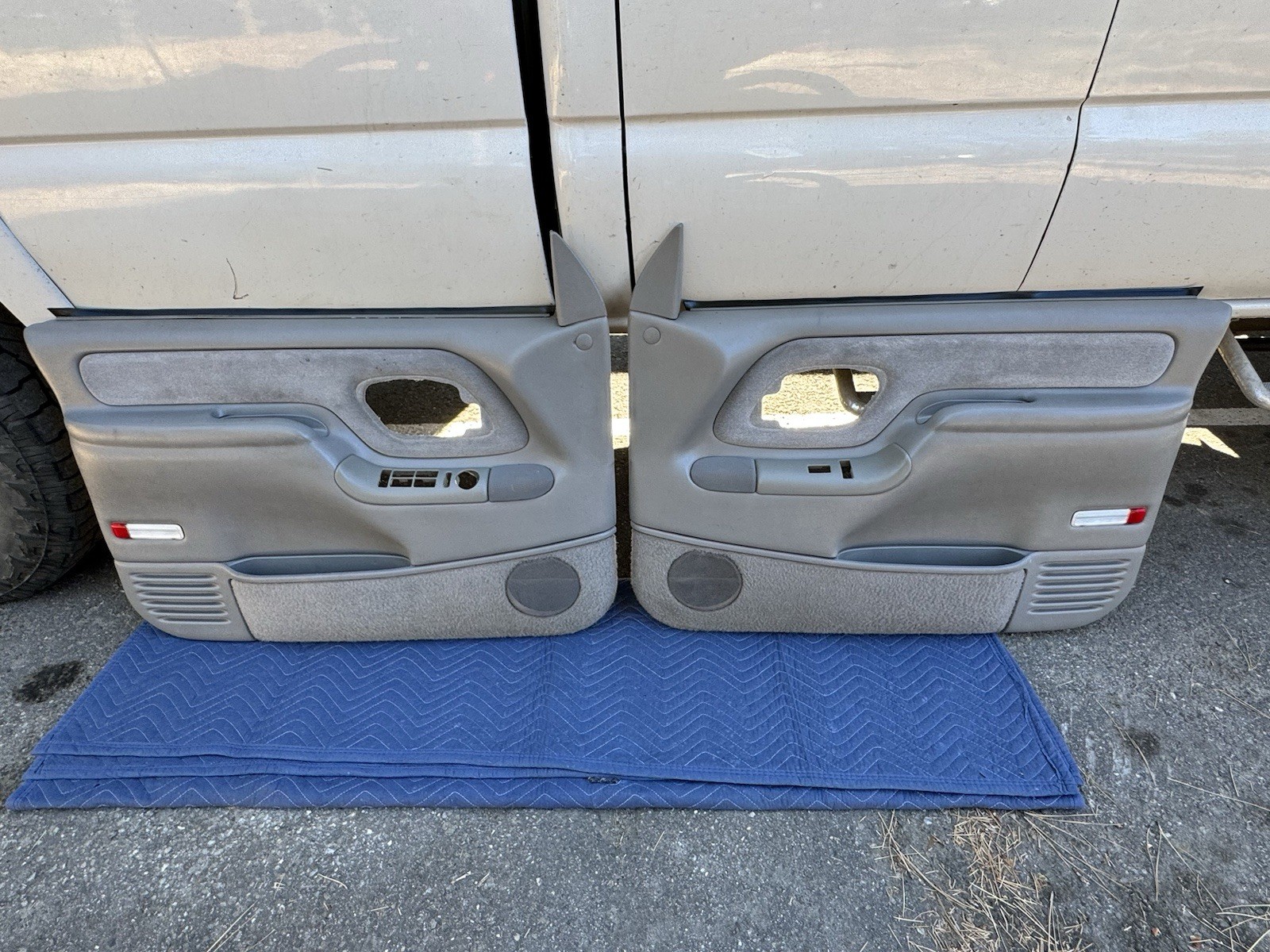 95-98 Silverado Suburban GRAY Front Left Right Door Panel Set Yukon Sierra Tahoe
