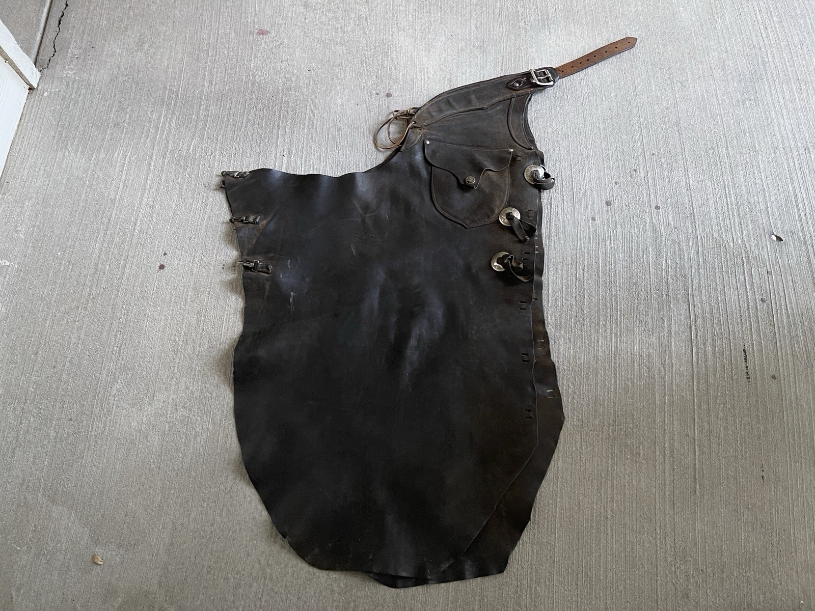 Antique Old West 32” To 36” Leather Cowboy Chaps Batwing Rodeo Western Custom Antique Old West 32” To 36” Leather Cowboy Chaps Batwing Rodeo Western Custom