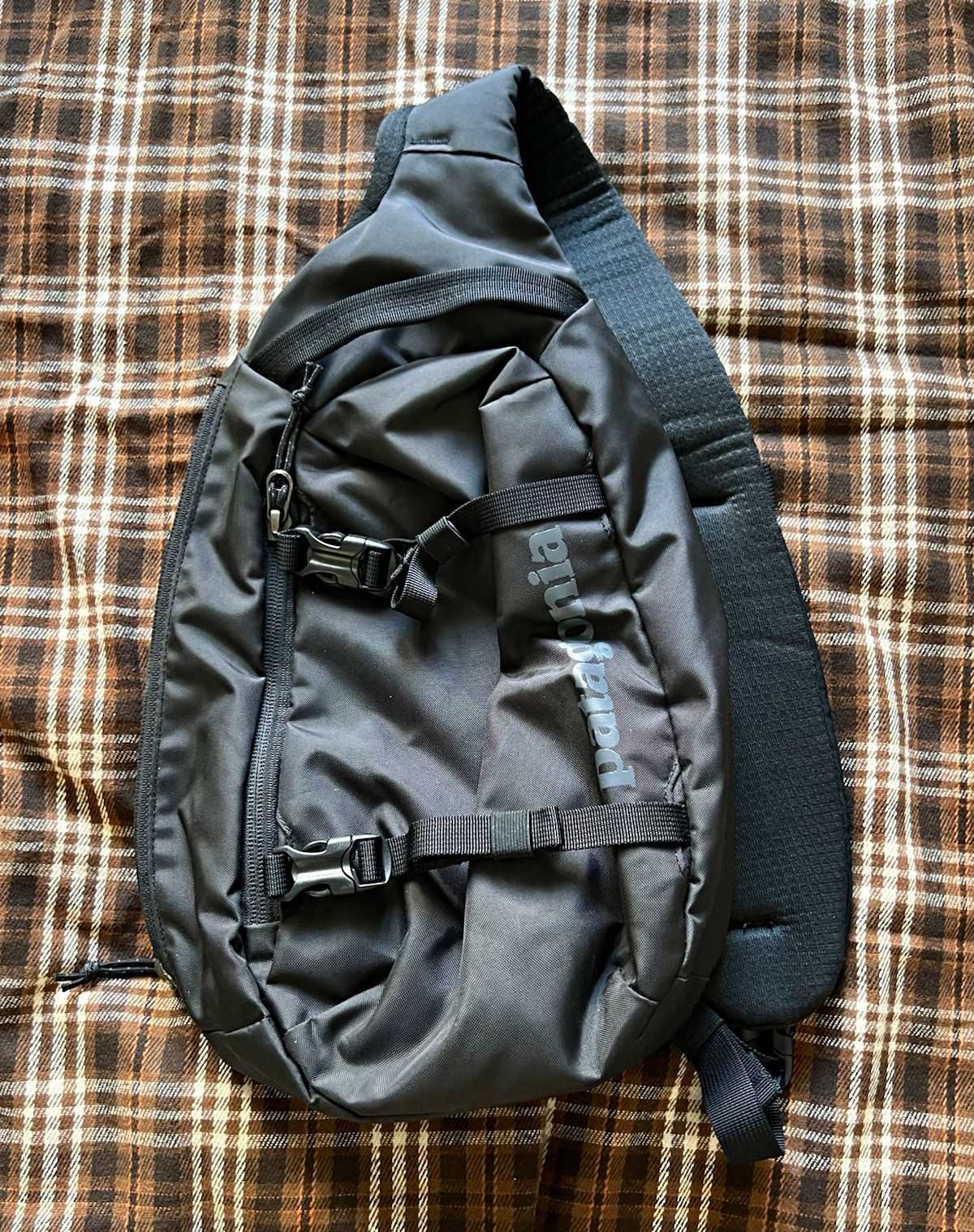 Patagonia Black Atom 8 L Crossbody Sling Bag Outdoor Travel Backpack