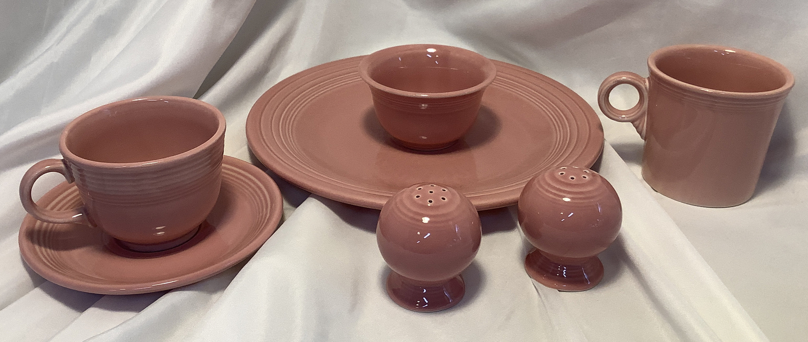 Fiesta Lot Of 7 Pink Contemporary Pieces Fiesta Lot Of 7 Pink Contemporary Pieces