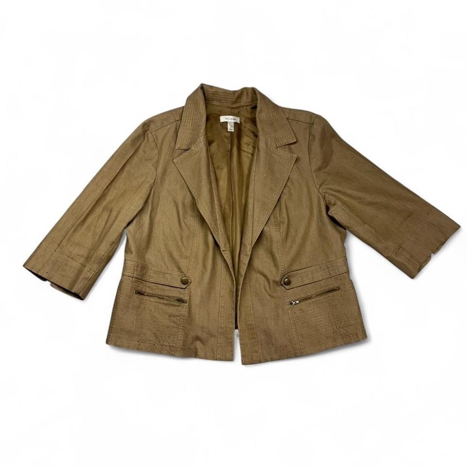 Dressbarn brown blazer with 3/4 sleeves and zipper pockets. Size: XXL