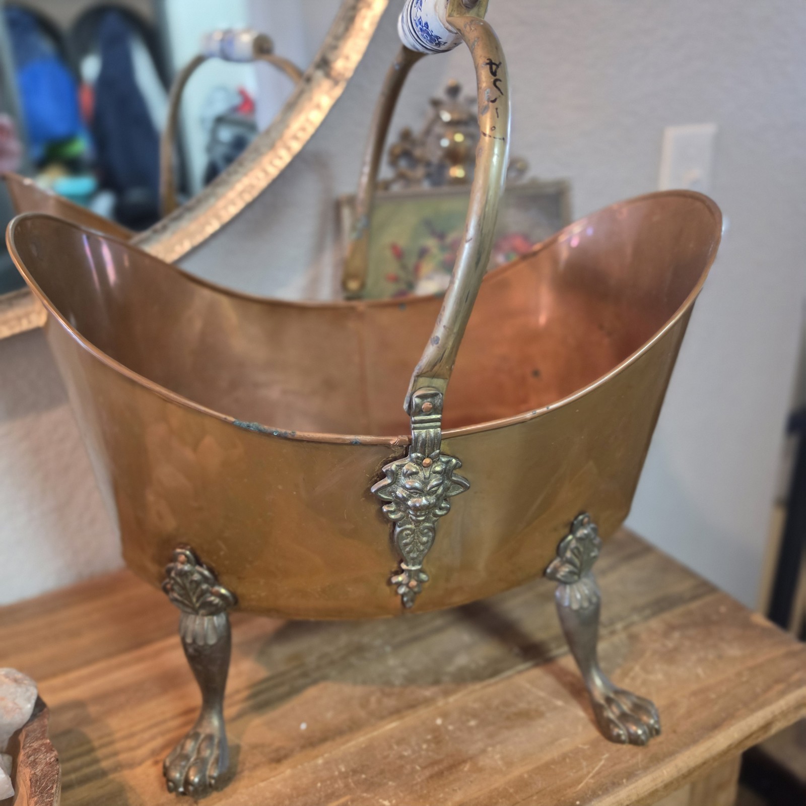 Antique Hand-hammered Brass Coal Hod With Lion Paw Feet Lion Face, Scuttle Antique Hand-hammered Brass Coal Hod With Lion Paw Feet Lion Face, Scuttle