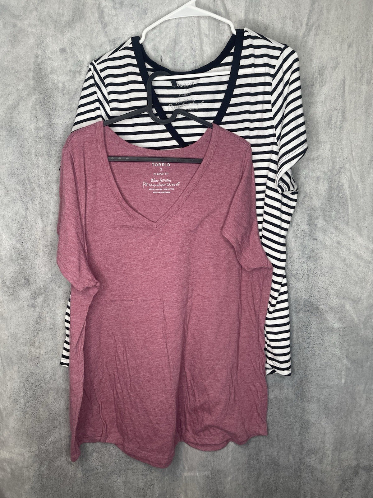 Torrid Size 2 Lot of 2 Classic Fit V-Neck Short Sleeve Shirts Torrid Size 2 Lot of 2 Classic Fit V-Neck Short Sleeve Shirts