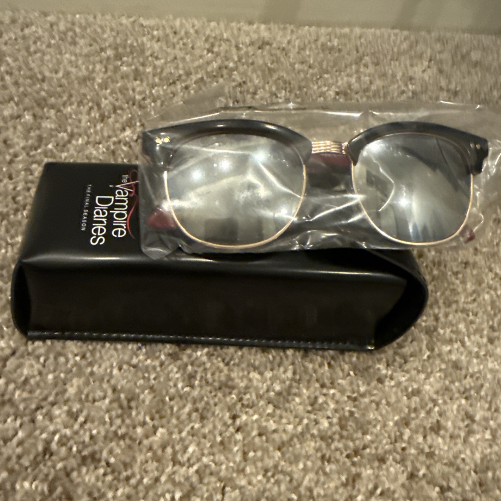 Vampire Diaries The Final Season - Cast and Crew Sunglasses New Never Worn