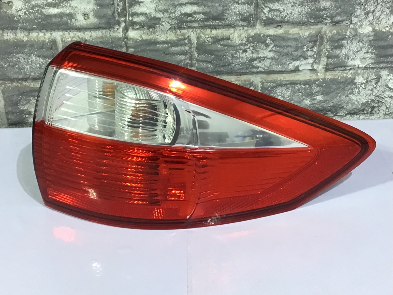 2013-2016 Ford C-Max , C Max Tail Light Right (passenger Side) OEM, COMPLETE.