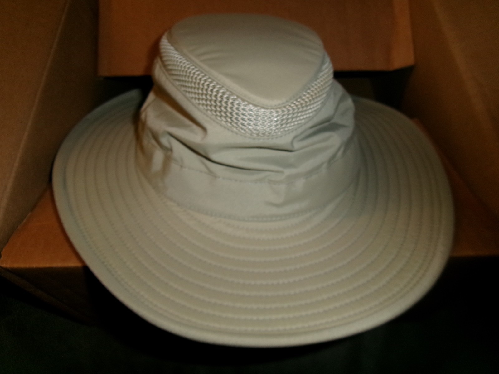TILLEY LTM6 AIRFLOW HAT size 7 3/8\ TILLEY LTM6 AIRFLOW HAT size 7 3/8\